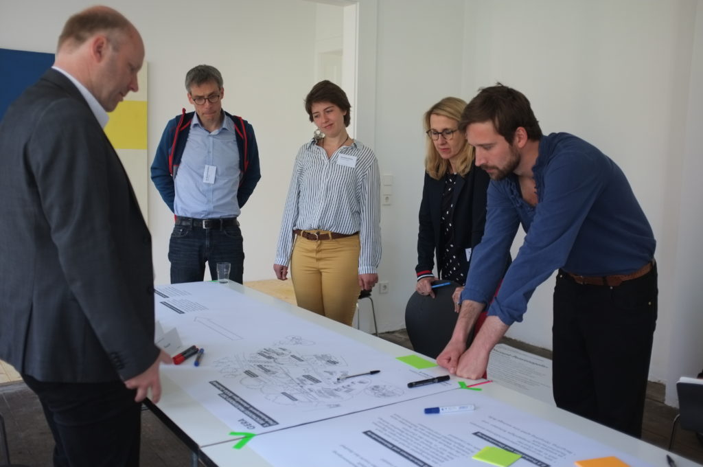 Teilnehmende eines Workshops